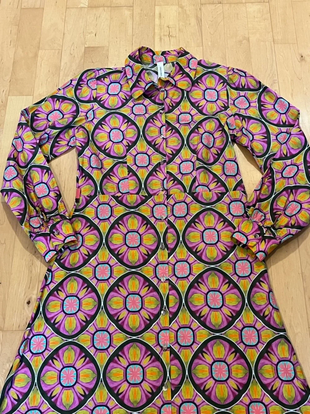 Tensione In Long-Sleeve A-Line Maxi Dress in Vibrant, Psychedelic Floral Print - Picture 4 of 11